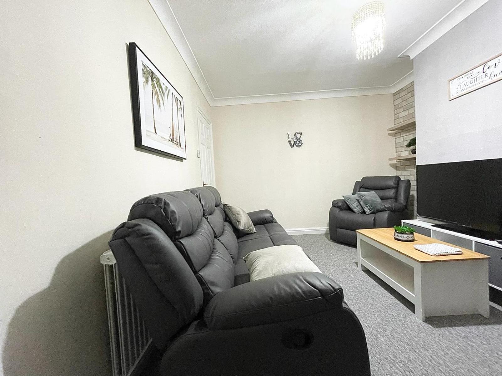 Cosy Home, Family & Contractor Friendly 4 Bedroom Near Leeds Centre, Sleeps 7 Leeds (West Yorkshire)