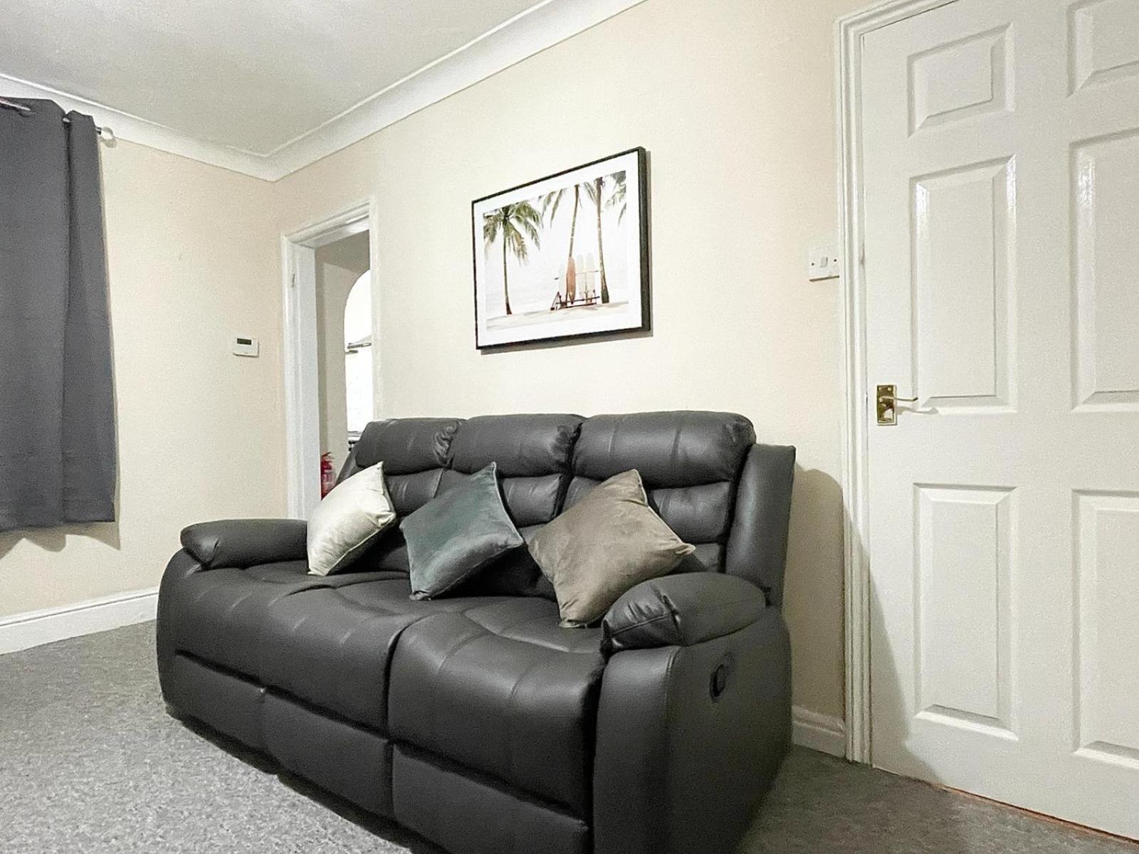 Holiday home Cosy Home, Family & Contractor Friendly 4 Bedroom Near Leeds Centre, Sleeps 7