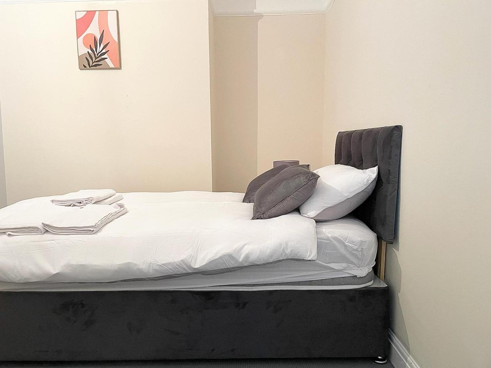Cosy Home, Family & Contractor Friendly 4 Bedroom Near Leeds Centre, Sleeps 7 Leeds (West Yorkshire)