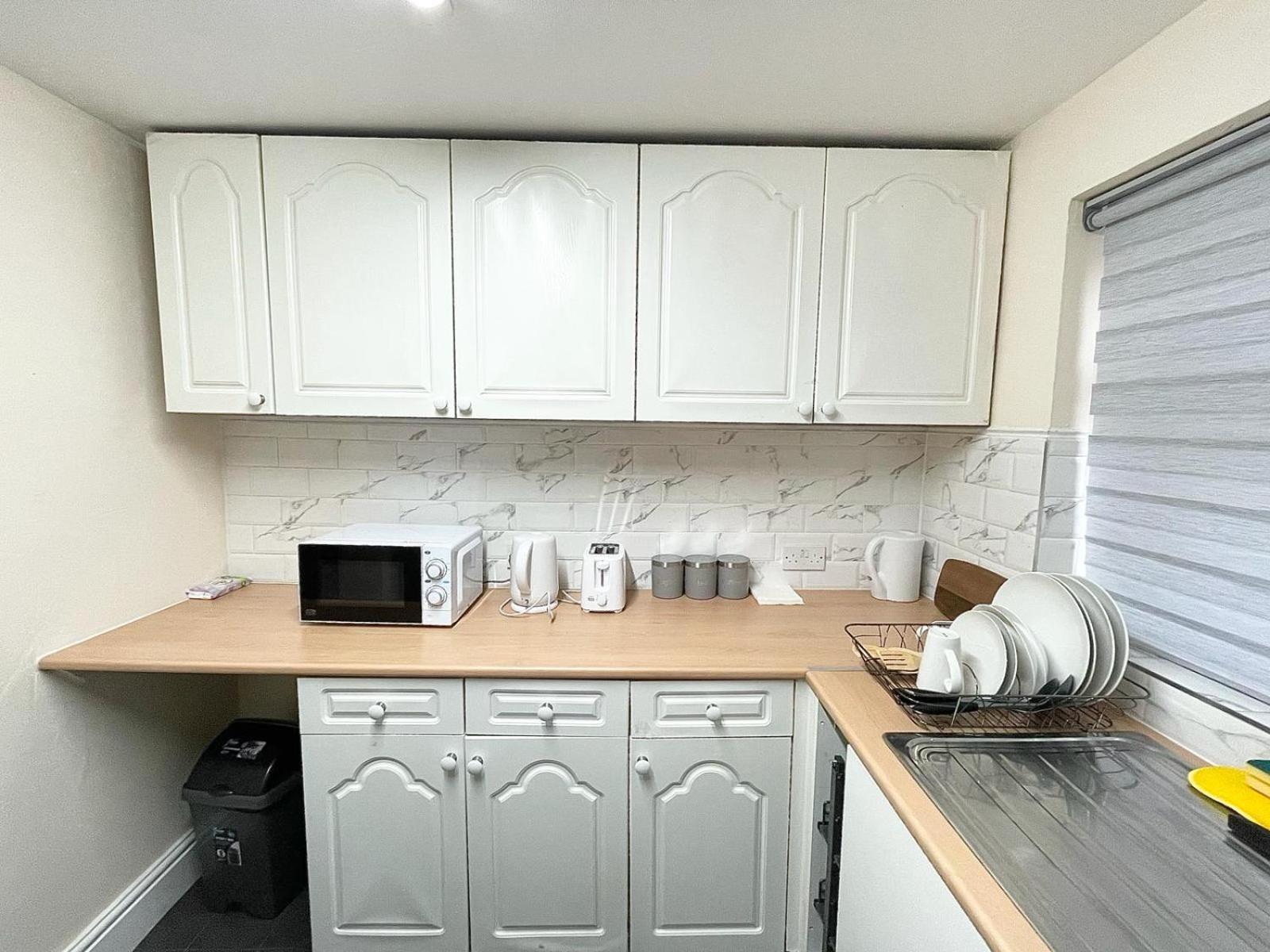 Holiday home Cosy Home, Family & Contractor Friendly 4 Bedroom Near Leeds Centre, Sleeps 7