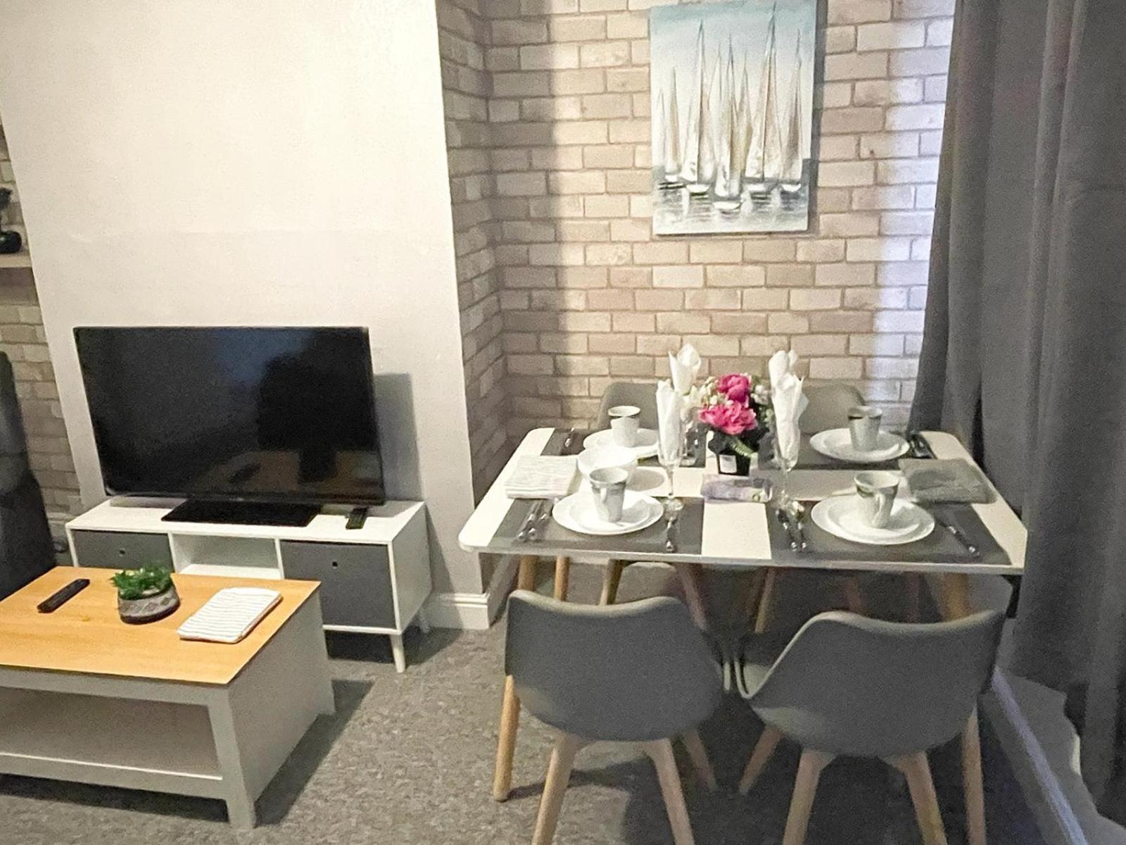 Holiday home Cosy Home, Family & Contractor Friendly 4 Bedroom Near Leeds Centre, Sleeps 7